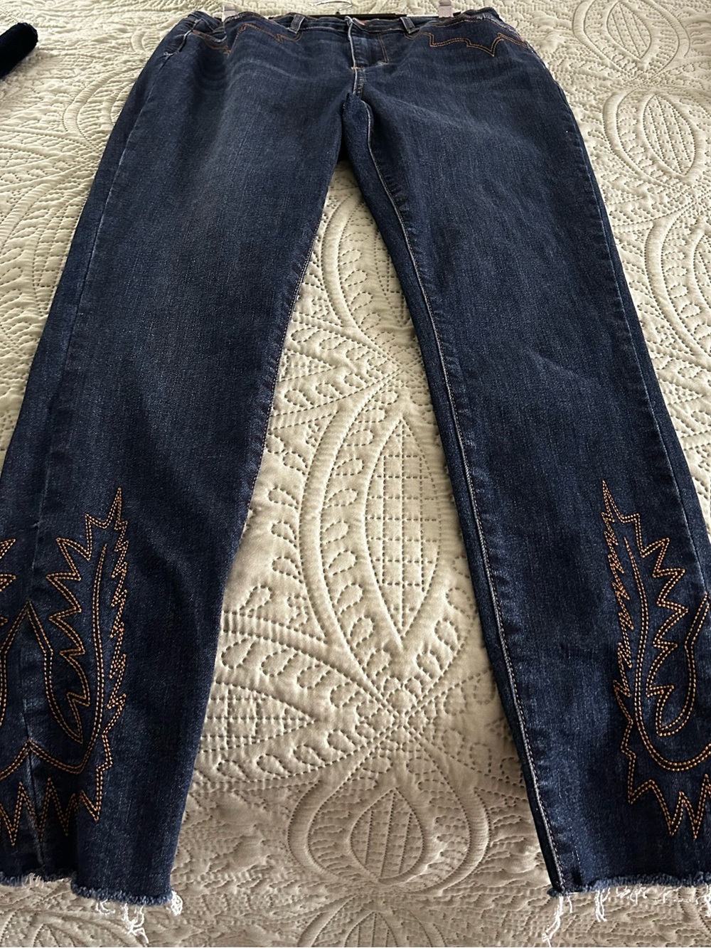 Judy Blue Dark Blue skinny fit Jeans with Embroidered Hem
